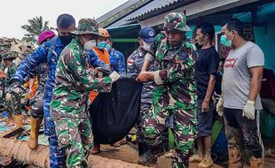 Pencarian Korban Longsor di Natuna Terkendala Cuaca Buruk dan Alat Berat