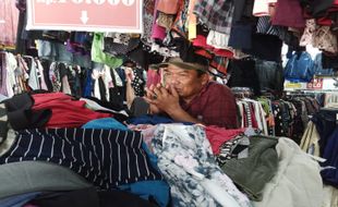 Jokowi Larang Impor Baju Bekas, Pedagang Pakaian di Salatiga Keberatan