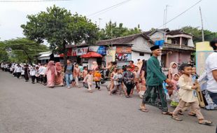 Semarakkan Ramadan, Ratusan Santri TPA Sepat & Jirapan Sragen Pawai Jalan Kaki