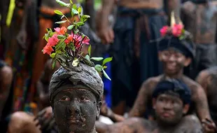 Potret Tradisi Mebuug-Buugan, Ritual Mandi Lumpur Umat Hindu Bali Usai Nyepi