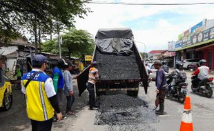 Banyak Diprotes karena Jalan Rusak, Bupati Sragen Minta Warga Bersabar