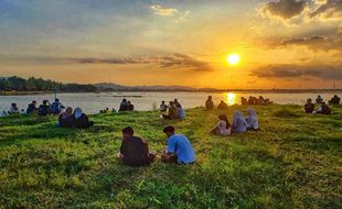 Keren Gaes! Ini Spot Favorit Menikmati Senja di Rawa Jombor Klaten