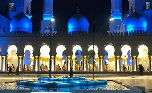 Tips Berburu Takjil dan Salat Tarawih di Masjid Raya Sheikh Zayed Solo