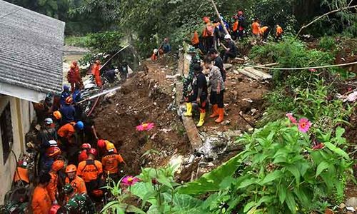 Tebing Rel KA di Bogor Longsor, 2 Orang Meninggal 4 Belum Ditemukan