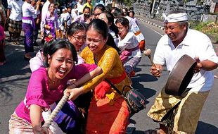 Potret Serunya Tradisi Mbed-Mbedan di Bali Usai Hari Raya Nyepi