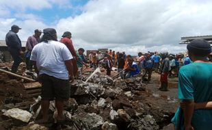 Talut Longsor Timpa 2 Rumah untuk Acara Hajatan di Getasan Semarang, 8 Terluka