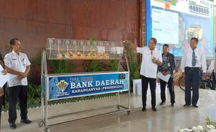 Warga Macanan Kebakkramat Raih Hadiah Mobil Ayla dari Bank Daerah Karanganyar