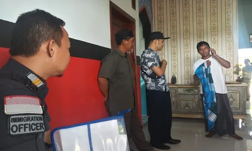 Ngumpet Sebulan, WNA Bangladesh Dijemput Paksa di Brebes