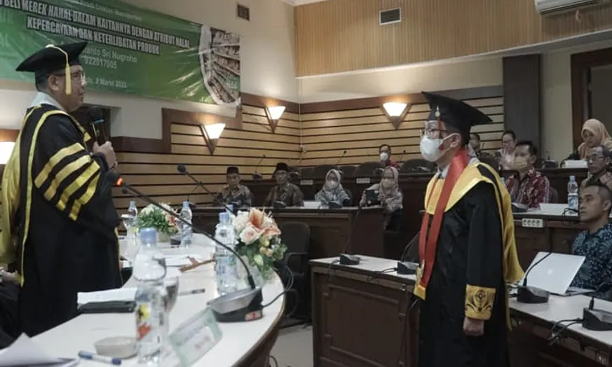 Disertasi Atribut Halal Produk Antarkan Arif Julianto Raih Gelar Doktor di UKSW