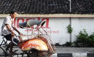 Cerita Penarik Becak di Jogja Tak Tergilas oleh Zaman