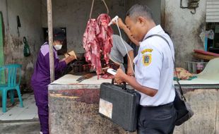 Pastikan Aman, DKPP Klaten Cek Penjualan Daging di 8 Pasar Tradisional