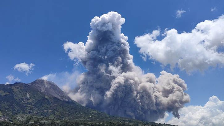 Awan Mbah Petruk & Mitologi Gunung Merapi