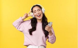 Awas! Pakai Headphone Bervolume Keras Picu Gejala Tinnitus