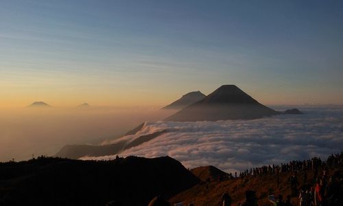 Punya Sunrise Terindah di Asia Tenggara, Berikut Jalur Pendakian di Gunung Prau