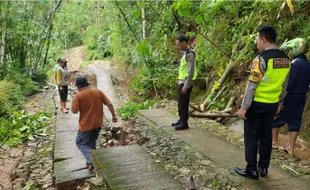 Jalan Ambles dan Longsor, Akses Desa Temboro Karangtengah Wonogiri Terputus