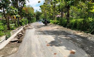 Waduh, Jalan Menuju Lokasi Wisata Gua Pindul Gunungkidul Rusak Parah