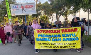 Tanah Leluhur & Kembang Dibawa saat Boyongan Pedagang ke Pasar Sukowati Sragen