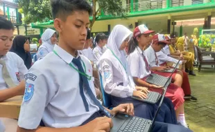 Asyik, 9.400 Laptop Gratis Mulai Dibagikan ke Siswa SD & SMP di Madiun