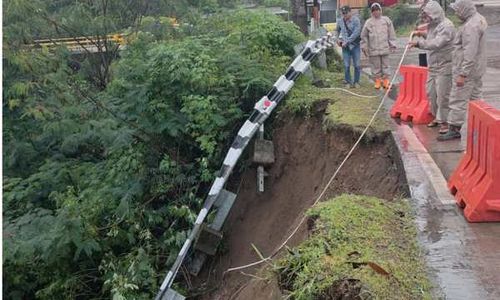 Awas! Ada Longsor Sepanjang 20 Meter di Bahu Jalan Jalur SSB Cepogo Boyolali