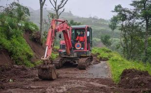 Waduh! Hujan Angin, Jalur Cepogo-Ampel Boyolali Longsor di 25 Lokasi