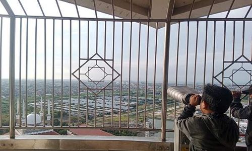 Ngabuburit di Masjid Terbesar di Jawa Tengah, Ada Menara Setinggi 99 Meter