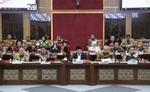 Rapat dengan DPR, Plt Menpora Berharap Piala Dunia U-20 Tetap di Indonesia