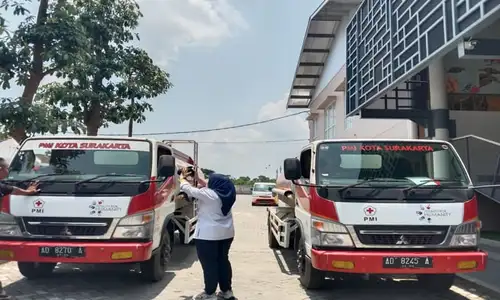 PMI Kota Solo Kirim Dua Unit Mobil Tangki bagi Warga Terdampak Erupsi Merapi