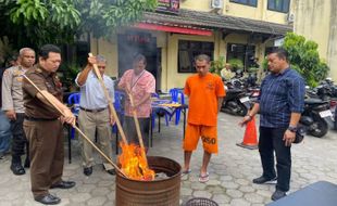 Musnahkan Barbuk Kasus Narkoba, 138 Gram Ganja Dibakar di Mapolresta Jogja