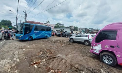 Warga Sewa Lahan untuk Parkir Kendaraan Jemaah Masjid Raya Sheikh Zayed Solo