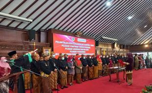 Pakai Busana Kejawen, 60 Pejabat Pemkab Klaten Dilantik Duduki Jabatan Baru