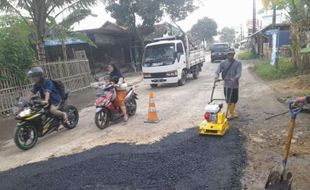 Habis Dicek Bupati Klaten, Jalan Wedi-Bayat Langsung Diperbaiki Pelaksana Tol