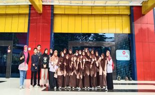 Tumbuhkan Minat dan Kreativitas, KIR SMP Batik Kunjungan ke Solo Science Center