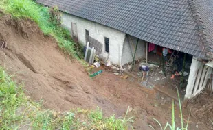 Diterjang Tanah Longsor, Tembok Rumah Warga Kembangkuning Boyolali Jebol