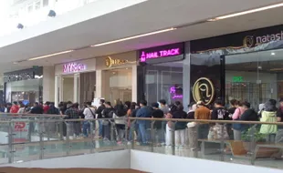 Berburu Sepatu Aerostreet Koleksi Sinchan, Pembeli Mengular di The Park Mall