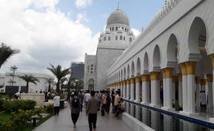 Beberapa Jamaah Masjid Sheikh Zayed Keluhkan Soal Parkir