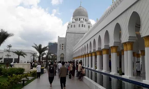 Wali Kota Gibran akan Beli Lahan untuk PKL Masjid Raya Sheikh Zayed