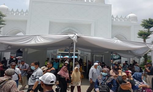 Kuota Terbatas! Begini Cara Ikut Buka Bersama di Masjid Zayed