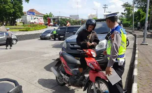 1,5 Jam Razia Kendaraan di Simpang Lima Boyolali, 100-an Pengendara Kena Tilang