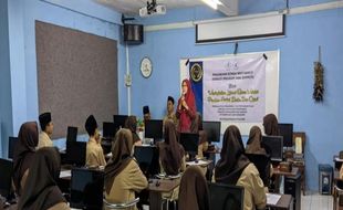 Dipandu Dosen UIN Surakarta, Siswa Al Muayyad Belajar Jurnalistik dan Podcast