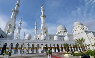 Lebaran di Masjid Sheikh Zayed Solo, Kali Pertama Salat Id Digelar