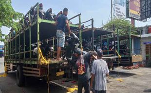 Diangkut 3 Truk, 80 Motor Mudik Gratis dari Jakarta Tiba di Terminal Tirtonadi