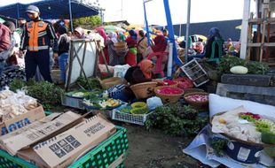 Harga Naik Drastis Jelang Lebaran, Penjual Bunga Tabur di Bandungan Panen Cuan