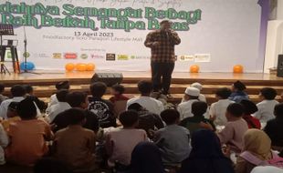 Dongeng Raja Firaun Hangatkan Momen Berbuka 100 Anak Yatim se-Soloraya