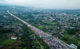 Libur Lebaran 2023, Begini Kepadatan Kendaraan di Exit Tol Ciawi