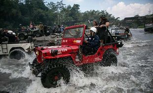 Libur Lebaran, Jip Wisata Gunung Merapi di Sleman Diserbu Ribuan Wisatawan