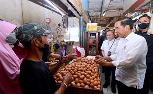 Kunjungi 2 Pasar di Jakarta, Jokowi Cek Stok dan Harga Pangan Jelang Lebaran