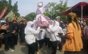 Melihat Lebih Dekat Atraksi Boneka Menari Sendiri di Kesenian Brendung Pemalang