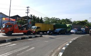 Laka Karambol Libatkan 4 Truk dan 1 Mobil di Salatiga, Tak Ada Korban Jiwa