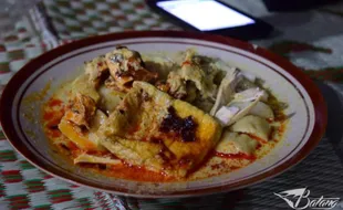 Lontong Lemprak Khas Batang, Makin Istimewa Ditambah Sambal Terasi