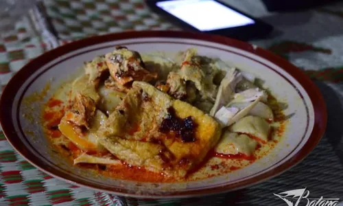 Lontong Lemprak Khas Batang, Makin Istimewa Ditambah Sambal Terasi